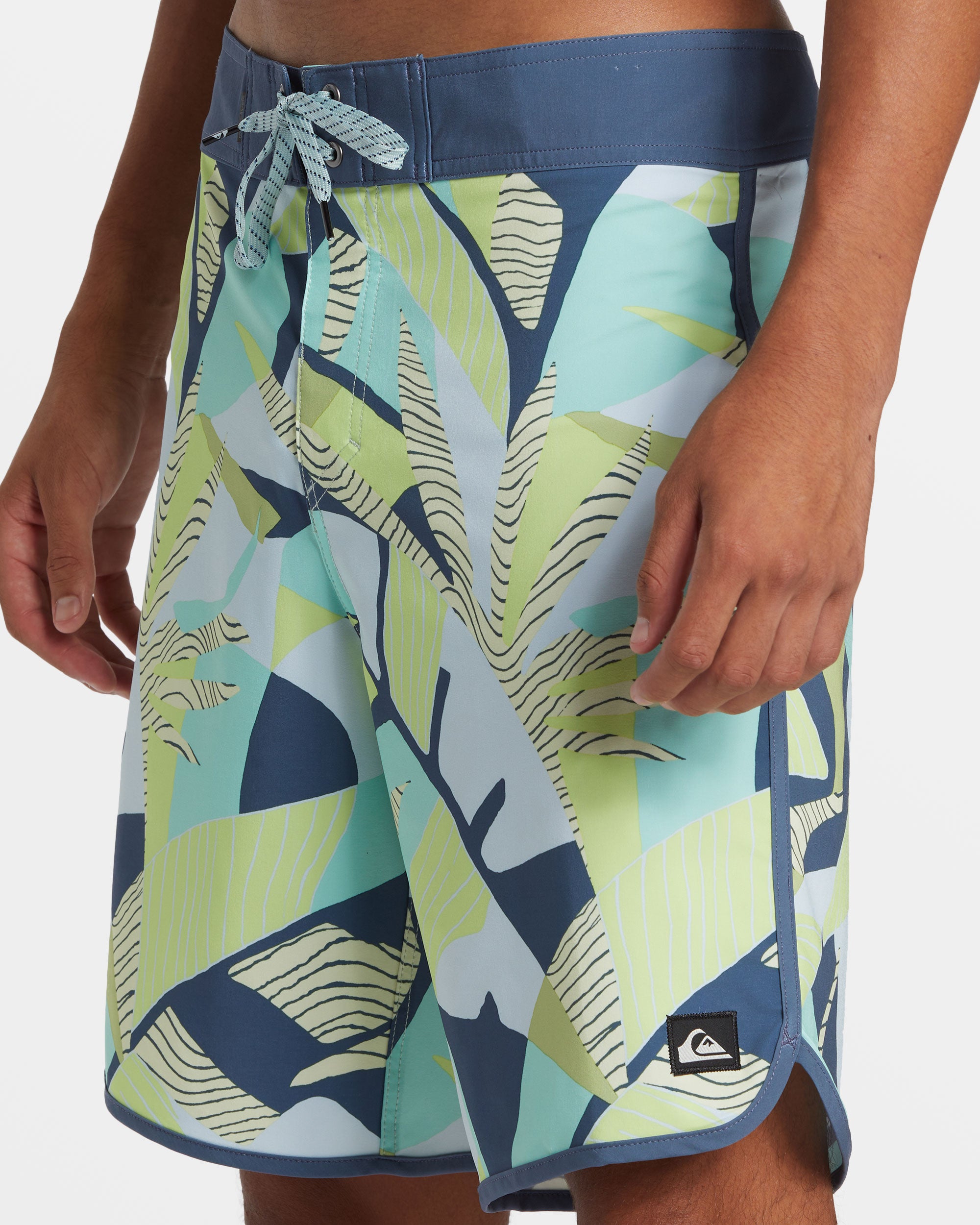 QUIKSILVER AQUA α XL Surfsilk Scallop 19