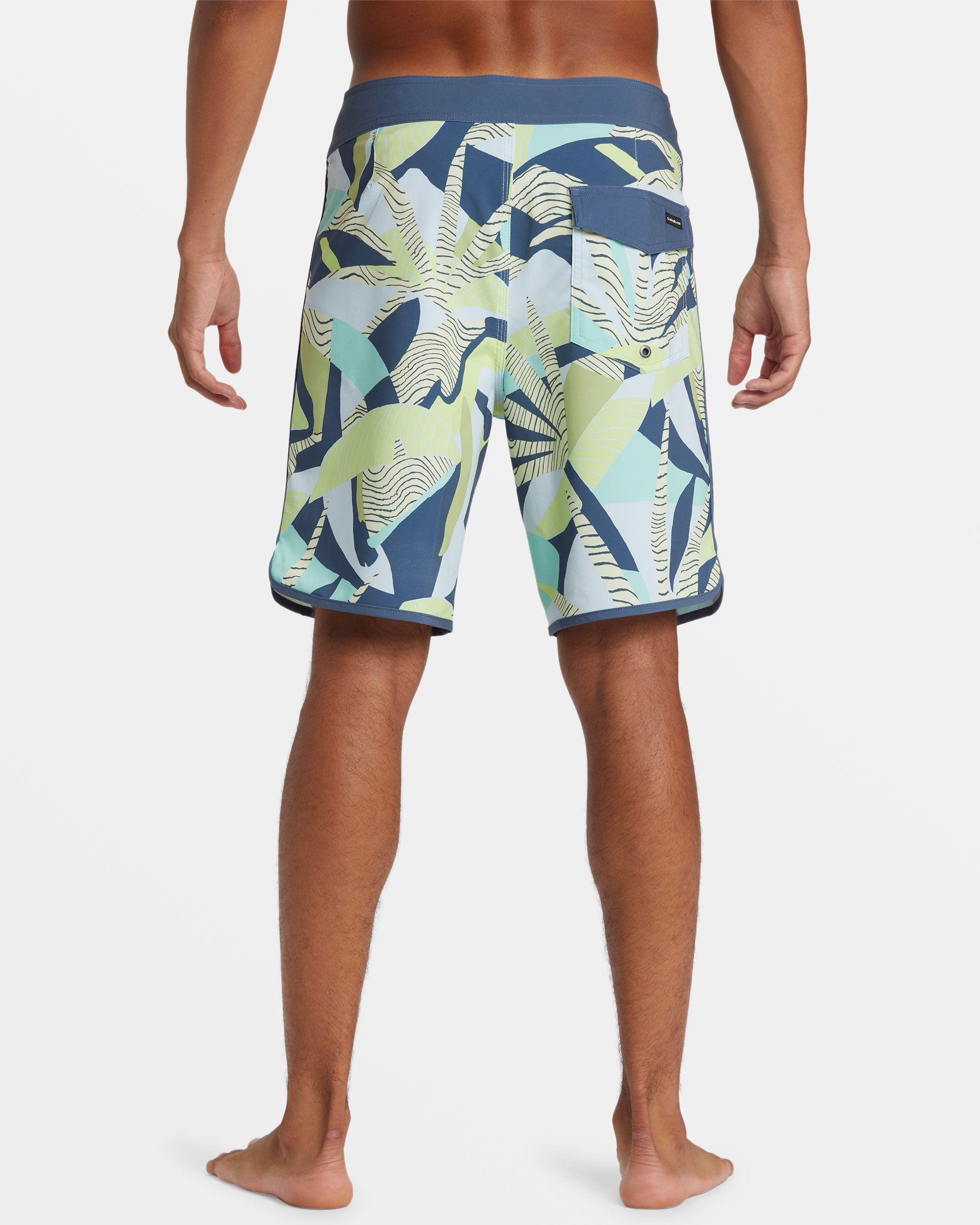 新品Quiksilver シングルフィン６インチ　フラワーデザイン AQYBS03652_BGW8_OM-B_42444f9f-