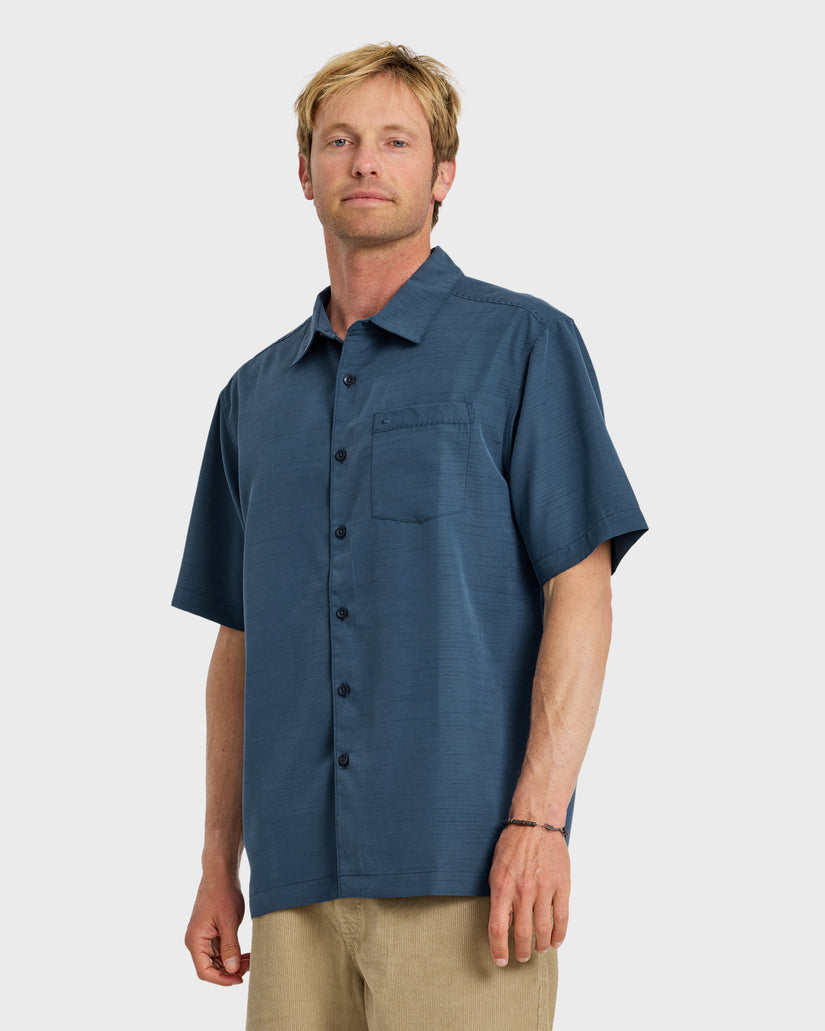 quicksilver dress shirts Quiksilver Men's Waterman Centinela Premium Anti-Wrinkle Shirt