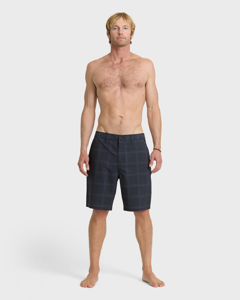 Union-Print-Amphibian-20"-Hybrid-Shorts-Black-3