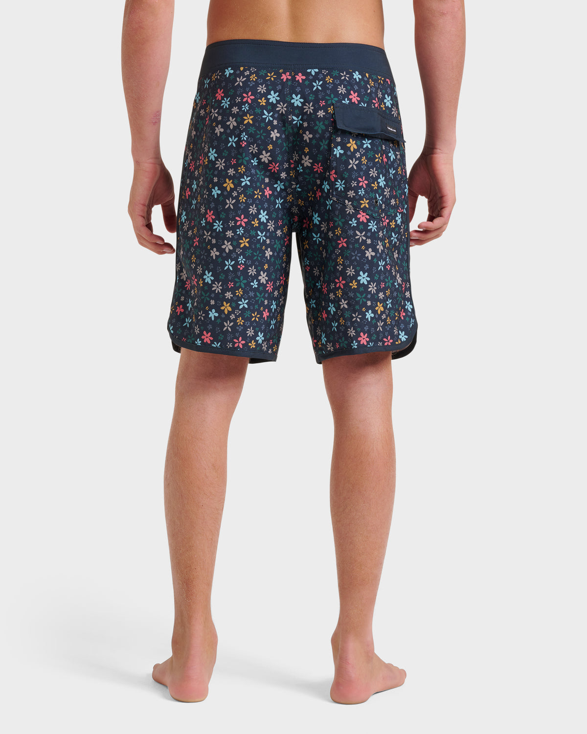 Surfsilk-Scallop-Ditsy-19"-Boardshorts-Black-2