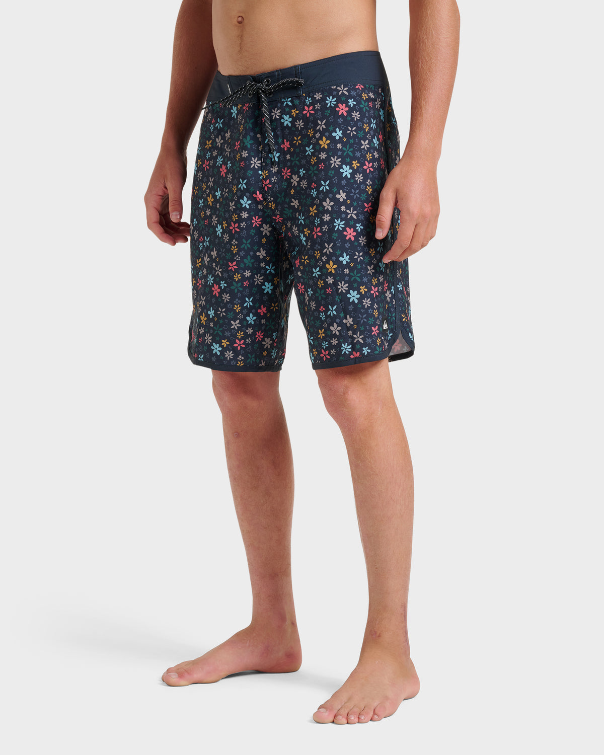 Surfsilk-Scallop-Ditsy-19"-Boardshorts-Black-3