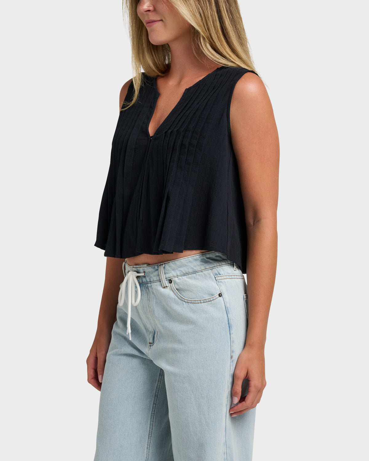 Clover Pleated Sleeveless Crop Top