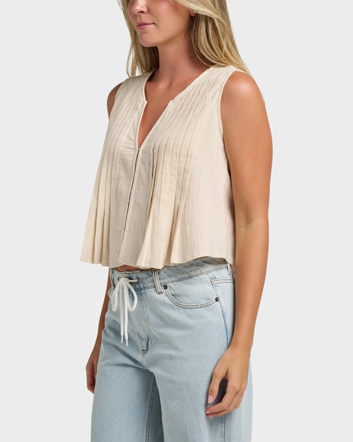 Clover Pleated Sleeveless Crop Top